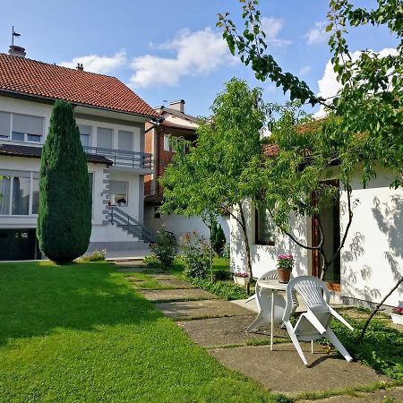 Garden Guesthouse Gjakova Extérieur photo