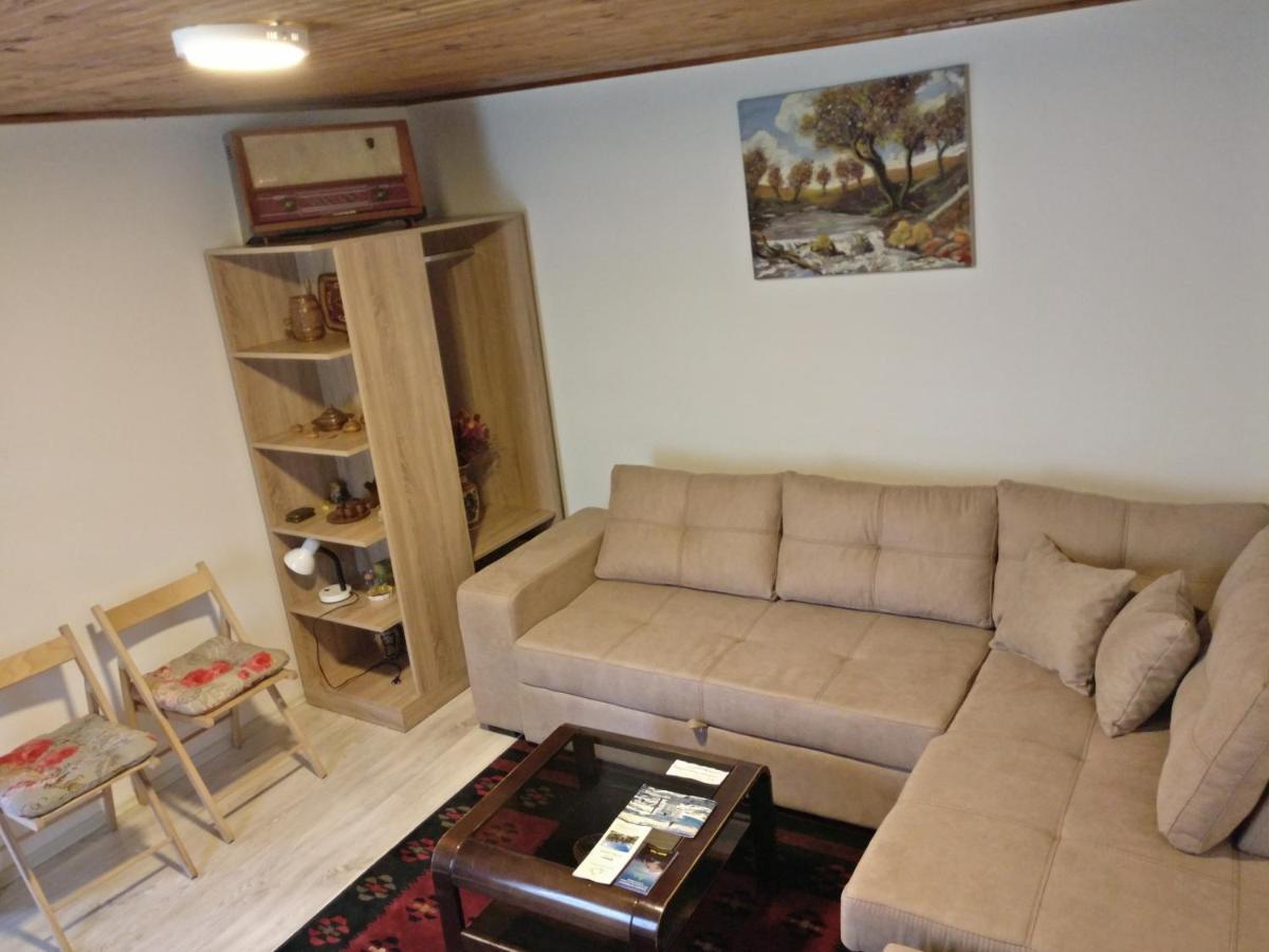 Garden Guesthouse Gjakova Extérieur photo
