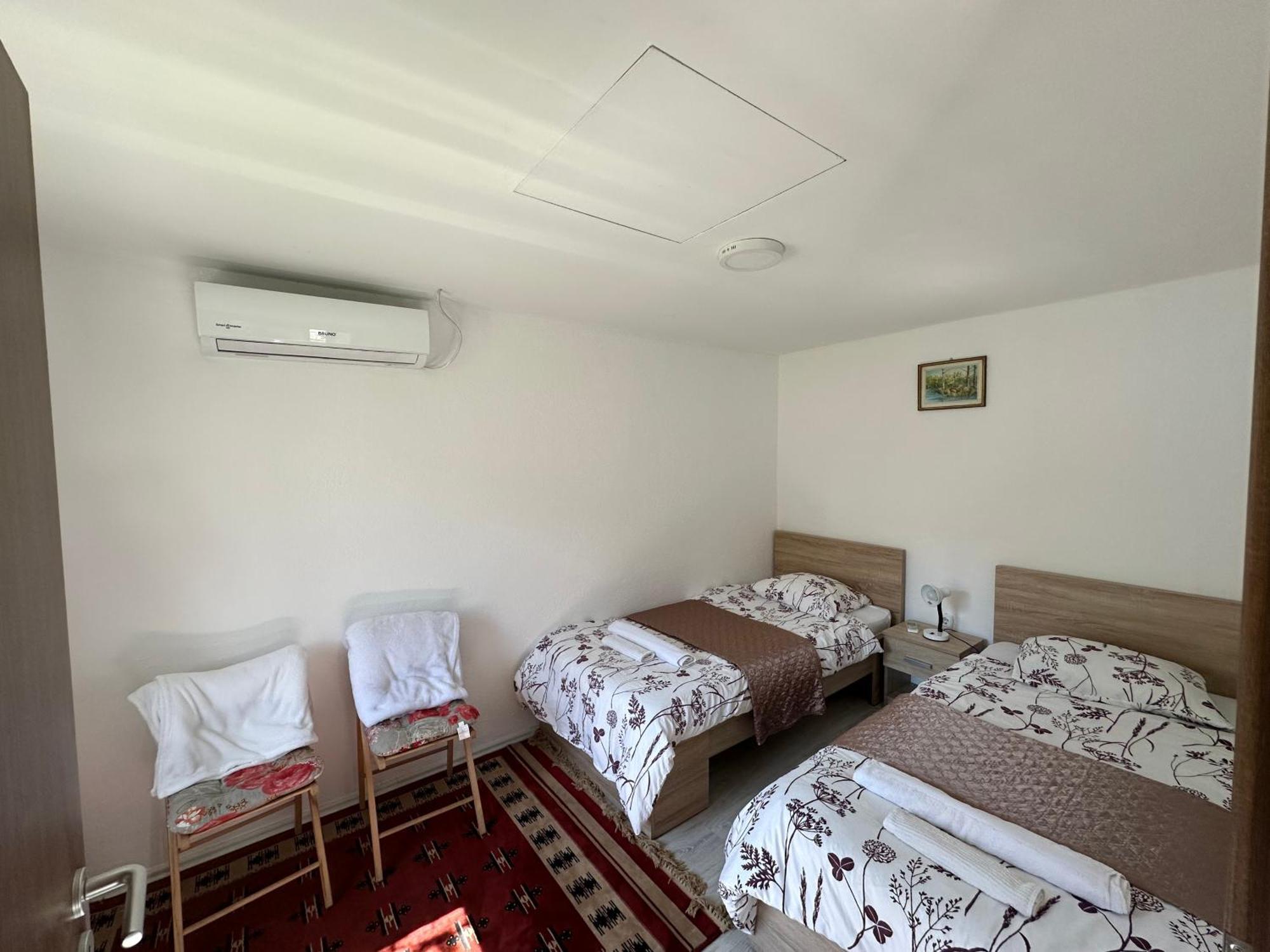 Garden Guesthouse Gjakova Extérieur photo