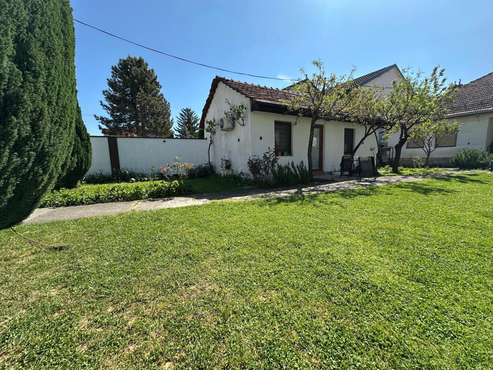 Garden Guesthouse Gjakova Extérieur photo